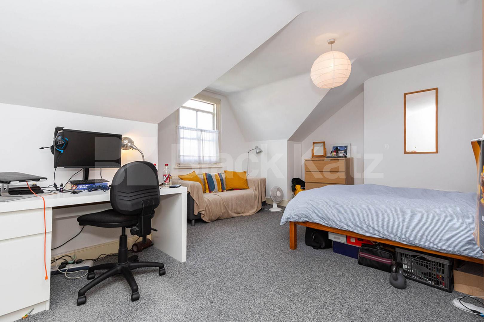 whole house with 2 receptions and 6 large bedrooms  Burgoyne Road, Harringay - Hornsey 